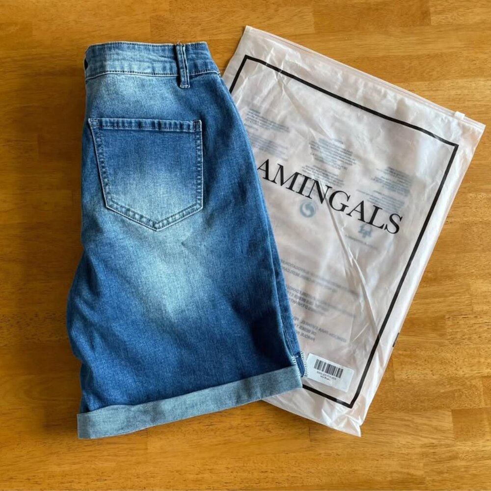New Flamingo Flamingals Mid Rise Denim Mom Shorts Women’s Large Fit a Size 10 - Picture 2 of 2